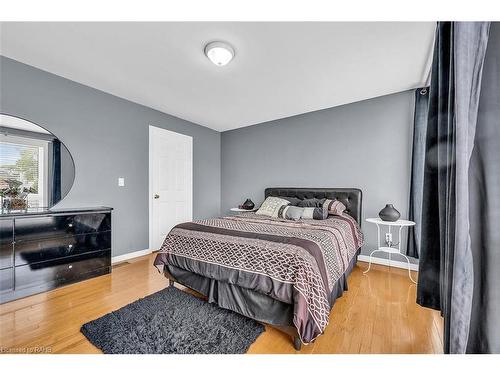 161 Oak Avenue, Hamilton, ON - Indoor Photo Showing Bedroom