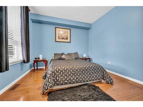 161 Oak Avenue, Hamilton, ON - Indoor Photo Showing Bedroom