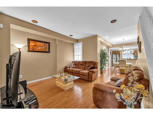 161 Oak Avenue, Hamilton, ON - Indoor Photo Showing Living Room