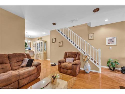 161 Oak Avenue, Hamilton, ON - Indoor Photo Showing Living Room