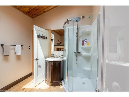 928 Brock Road, Flamborough, ON - Indoor Photo Showing Bathroom