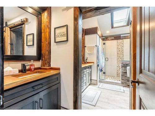 928 Brock Road, Flamborough, ON - Indoor Photo Showing Bathroom