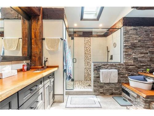 928 Brock Road, Flamborough, ON - Indoor Photo Showing Bathroom