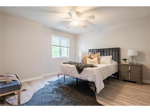 1-19 Bartlett Avenue, Grimsby, ON - Indoor Photo Showing Bedroom