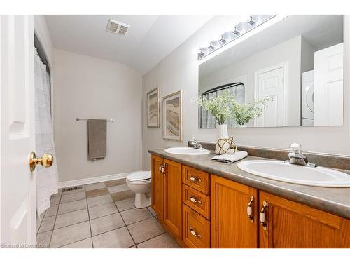 1-19 Bartlett Avenue, Grimsby, ON - Indoor Photo Showing Bathroom