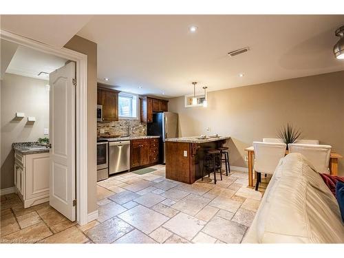 1-19 Bartlett Avenue, Grimsby, ON - Indoor Photo Showing Kitchen