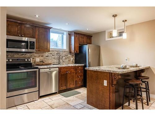 1-19 Bartlett Avenue, Grimsby, ON - Indoor Photo Showing Kitchen