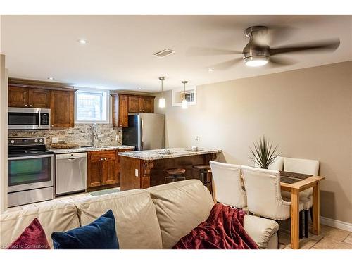 1-19 Bartlett Avenue, Grimsby, ON - Indoor Photo Showing Kitchen