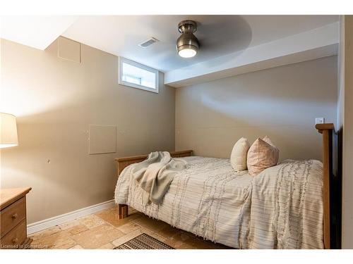 1-19 Bartlett Avenue, Grimsby, ON - Indoor Photo Showing Bedroom