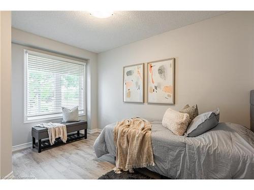 1-19 Bartlett Avenue, Grimsby, ON - Indoor Photo Showing Bedroom