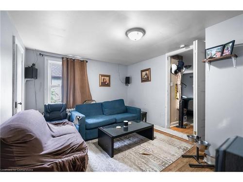 264 Burgar Street, Welland, ON - Indoor Photo Showing Living Room