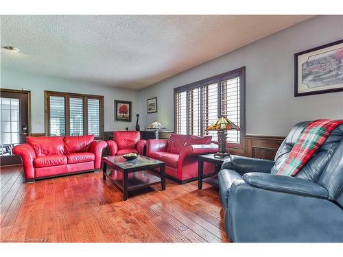 345 Freelton Road, Hamilton, ON - Indoor Photo Showing Living Room