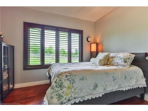 345 Freelton Road, Hamilton, ON - Indoor Photo Showing Bedroom