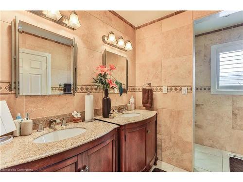 345 Freelton Road, Hamilton, ON - Indoor Photo Showing Bathroom