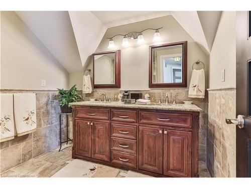 345 Freelton Road, Hamilton, ON - Indoor Photo Showing Bathroom