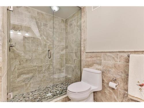 345 Freelton Road, Hamilton, ON - Indoor Photo Showing Bathroom