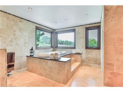 345 Freelton Road, Hamilton, ON - Indoor Photo Showing Bathroom