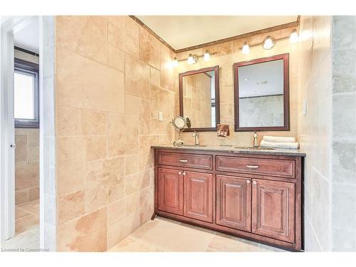 345 Freelton Road, Hamilton, ON - Indoor Photo Showing Bathroom