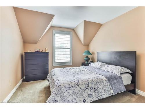 345 Freelton Road, Hamilton, ON - Indoor Photo Showing Bedroom