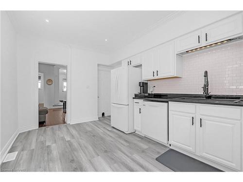 256 Wellington Street N, Hamilton, ON - Indoor Photo Showing Kitchen