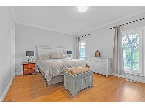 256 Wellington Street N, Hamilton, ON - Indoor Photo Showing Bedroom