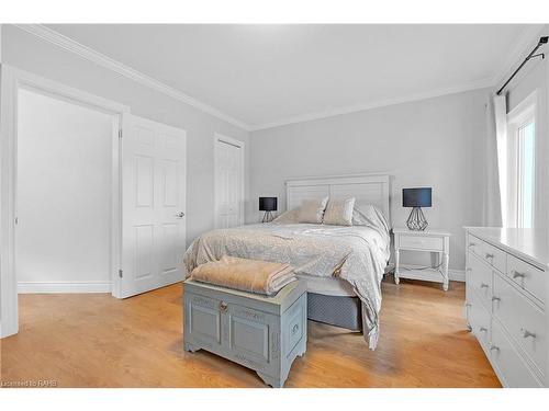 256 Wellington Street N, Hamilton, ON - Indoor Photo Showing Bedroom