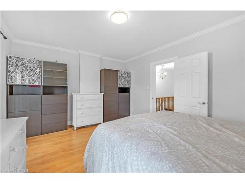 256 Wellington Street N, Hamilton, ON - Indoor Photo Showing Bedroom