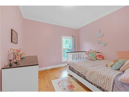 256 Wellington Street N, Hamilton, ON - Indoor Photo Showing Bedroom