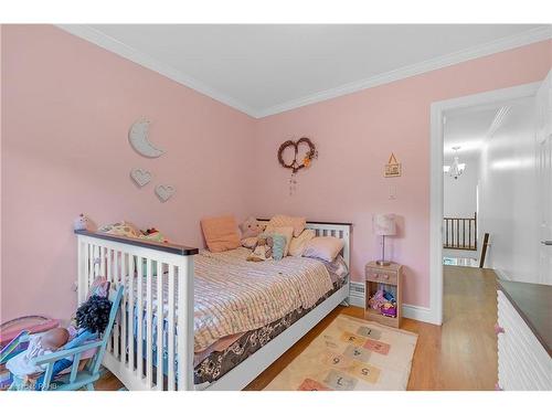 256 Wellington Street N, Hamilton, ON - Indoor Photo Showing Bedroom