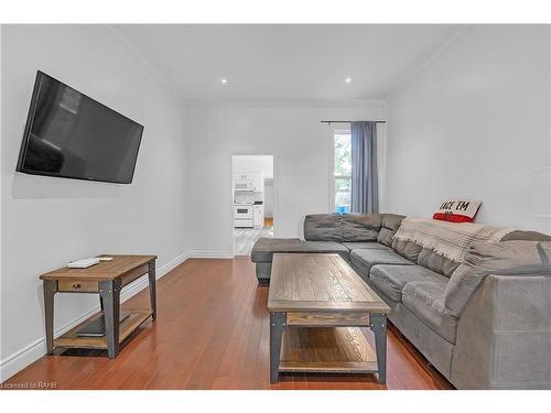 256 Wellington Street N, Hamilton, ON - Indoor Photo Showing Living Room