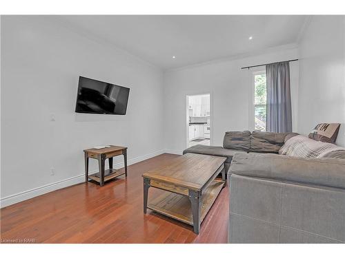 256 Wellington Street N, Hamilton, ON - Indoor Photo Showing Living Room