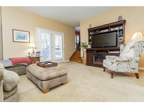 2740 South Grimsby #18 Road, West Lincoln, ON - Indoor Photo Showing Living Room