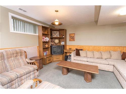 2740 South Grimsby #18 Road, West Lincoln, ON - Indoor Photo Showing Living Room