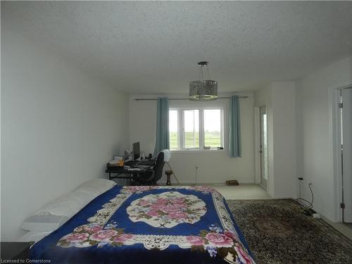 22-8 Lakelawn Road, Grimsby, ON - Indoor Photo Showing Bedroom