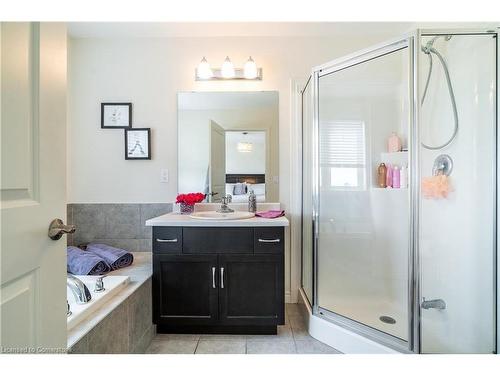 22-8 Lakelawn Road, Grimsby, ON - Indoor Photo Showing Bathroom