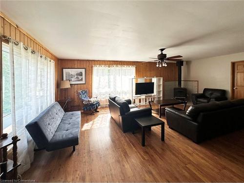 11 Legion Street, Tobermory, ON - Indoor Photo Showing Living Room