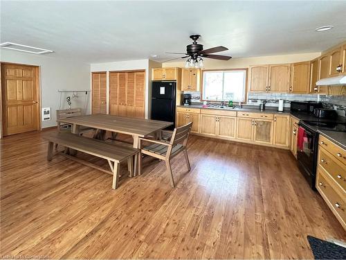 11 Legion Street, Tobermory, ON - Indoor Photo Showing Kitchen