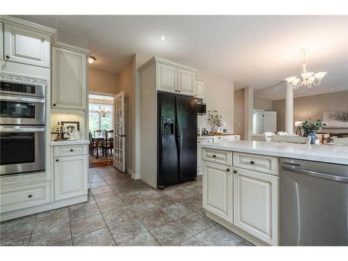 718 Rymal Road E, Hamilton, ON - Indoor Photo Showing Kitchen