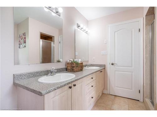 718 Rymal Road E, Hamilton, ON - Indoor Photo Showing Bathroom