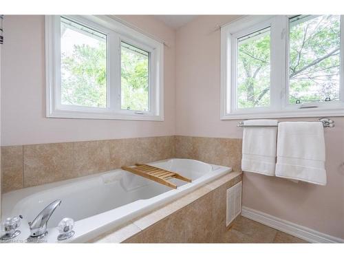 718 Rymal Road E, Hamilton, ON - Indoor Photo Showing Bathroom