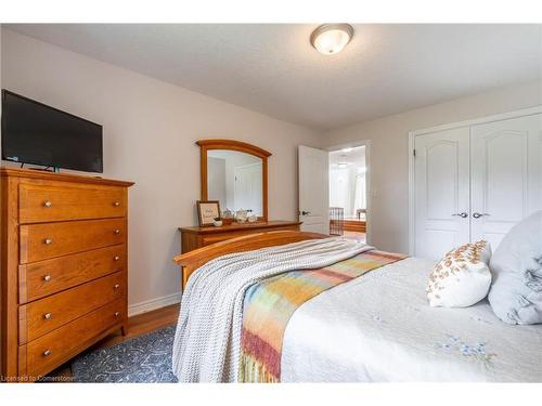 718 Rymal Road E, Hamilton, ON - Indoor Photo Showing Bedroom