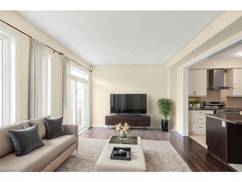 9538 Tallgrass Avenue, Niagara Falls, ON - Indoor Photo Showing Living Room