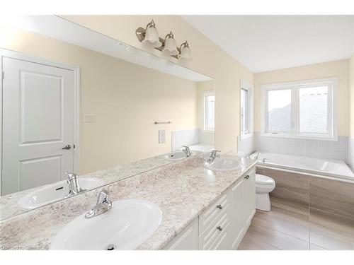 9538 Tallgrass Avenue, Niagara Falls, ON - Indoor Photo Showing Bathroom