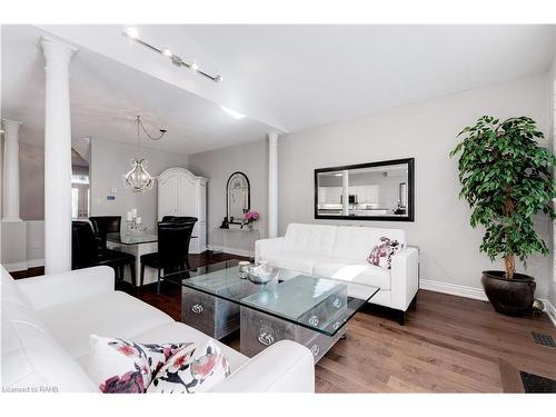 2264 Turnberry Road, Burlington, ON - Indoor Photo Showing Living Room