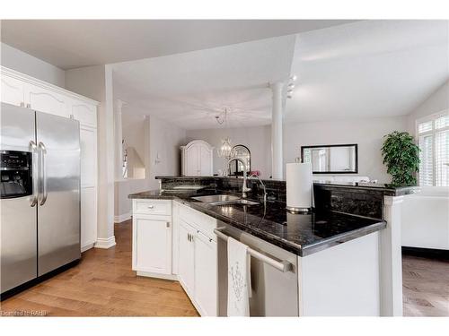 2264 Turnberry Road, Burlington, ON - Indoor Photo Showing Kitchen