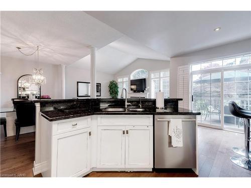 2264 Turnberry Road, Burlington, ON - Indoor Photo Showing Kitchen