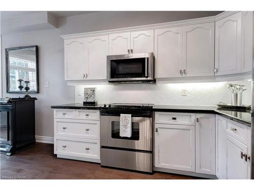 2264 Turnberry Road, Burlington, ON - Indoor Photo Showing Kitchen With Upgraded Kitchen