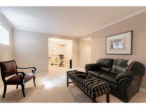 2264 Turnberry Road, Burlington, ON - Indoor Photo Showing Living Room