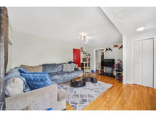 62 East 33Rd Street, Hamilton, ON - Indoor Photo Showing Living Room