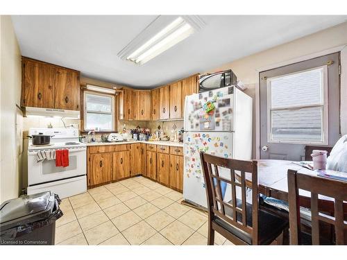 62 East 33Rd Street, Hamilton, ON - Indoor Photo Showing Kitchen With Double Sink